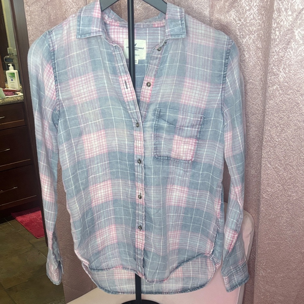 American Eagle Outfitters Pink and Blue Plaid Shirt